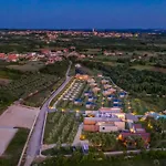 Vila Voliera, Papafigo *