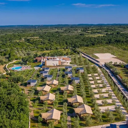 Voliera, Papafigo Villa Vodnjan