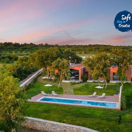 Voliera, Papafigo Villa *