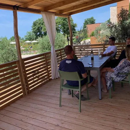 Villa Voliera, Papafigo
