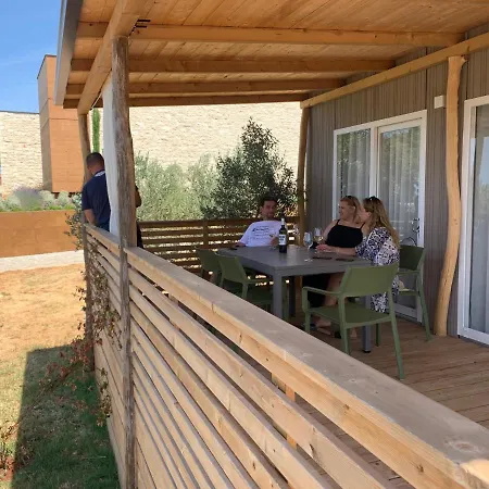 Voliera, Papafigo Villa