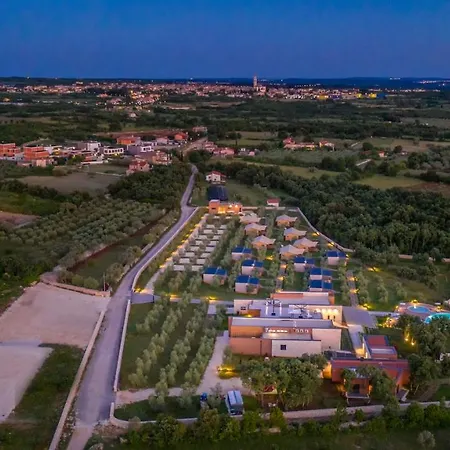 Villa Voliera, Papafigo *