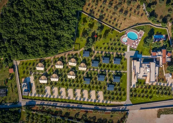 Voliera, Papafigo Villa